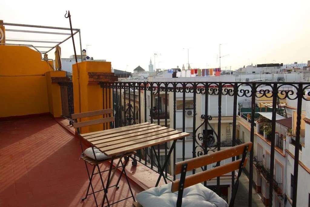 Suite Puerta Osario Con Terraza Sevilla Exterior foto